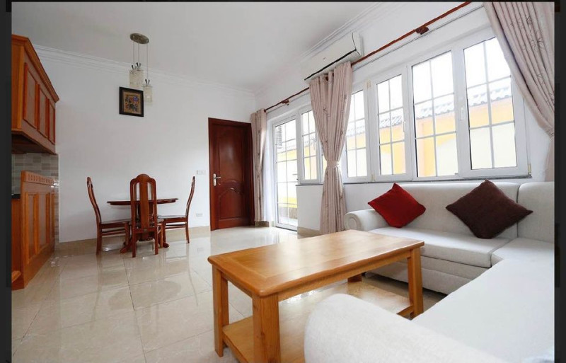 A Cheerful One-Bedroom Living Space got Yard