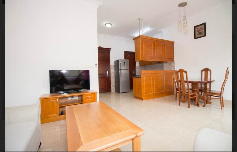 A Cheerful One-Bedroom Living Space got Yard