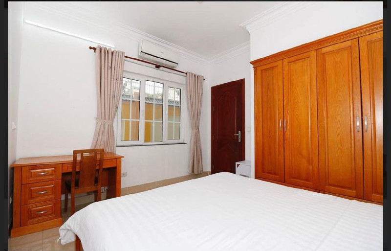 A Cheerful One-Bedroom Living Space got Yard