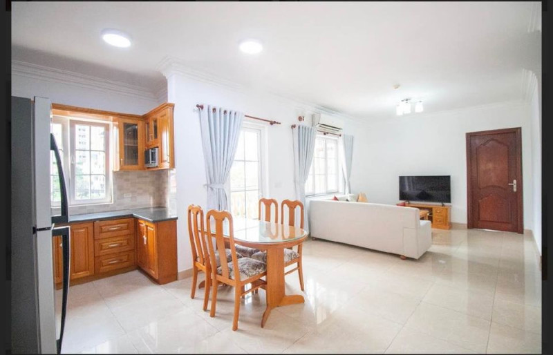 A Cheerful One-Bedroom Living Space got Yard