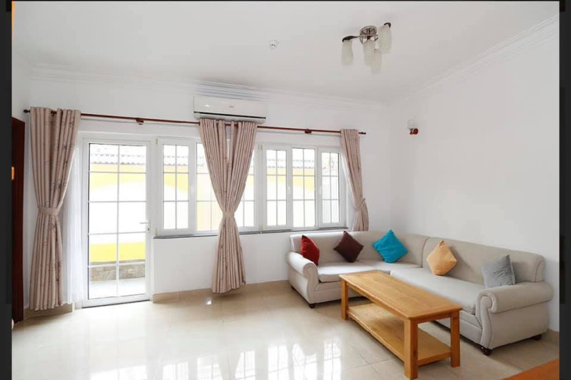 A Cheerful One-Bedroom Living Space got Yard