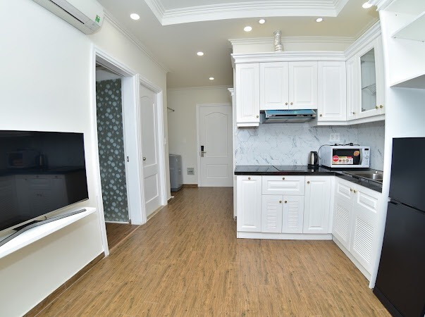 Nature-Inspired One-Bedroom Apartment
