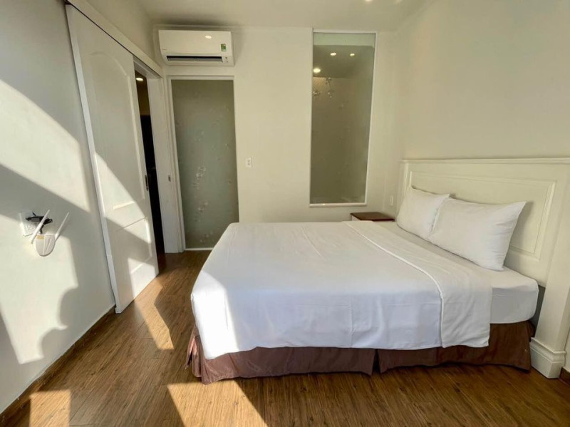 Nature-Inspired One-Bedroom Apartment