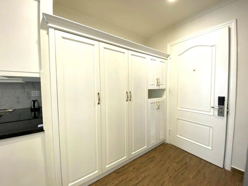 Nature-Inspired One-Bedroom Apartment