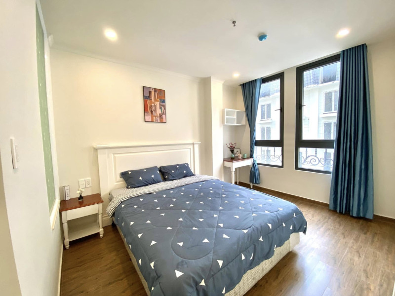 Nature-Inspired One-Bedroom Apartment