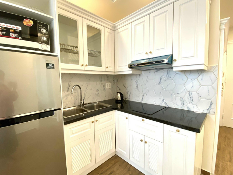 Nature-Inspired One-Bedroom Apartment