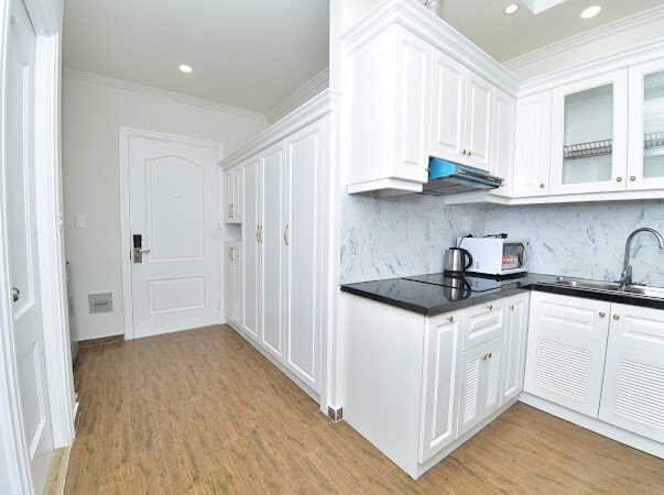 Nature-Inspired One-Bedroom Apartment