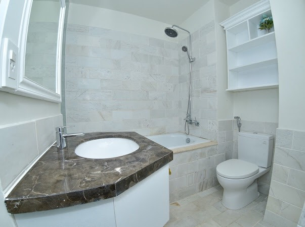 Nature-Inspired One-Bedroom Apartment