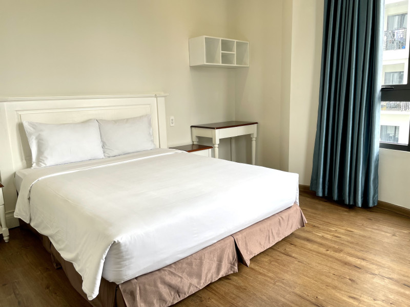 Nature-Inspired One-Bedroom Apartment