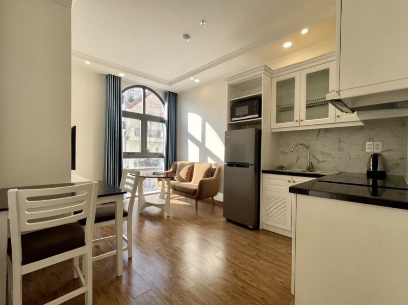 Nature-Inspired One-Bedroom Apartment