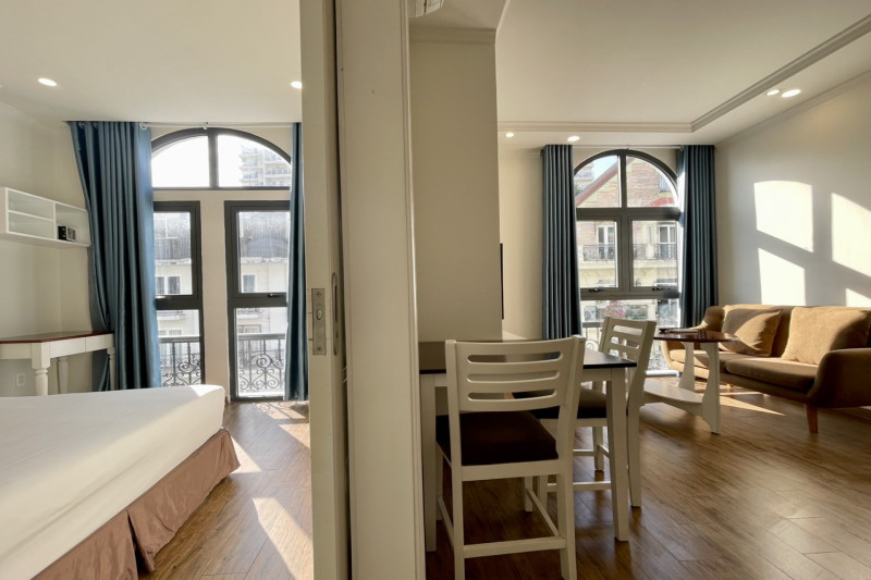 Nature-Inspired One-Bedroom Apartment