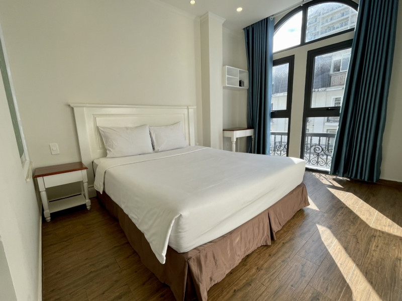 Nature-Inspired One-Bedroom Apartment