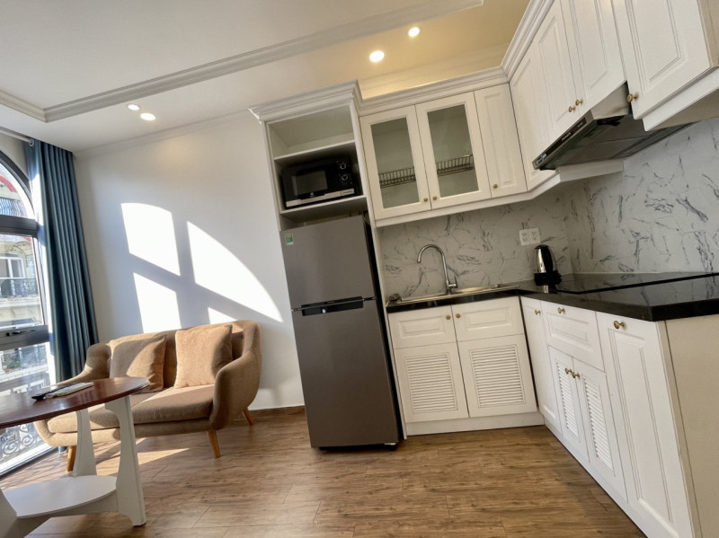 Nature-Inspired One-Bedroom Apartment