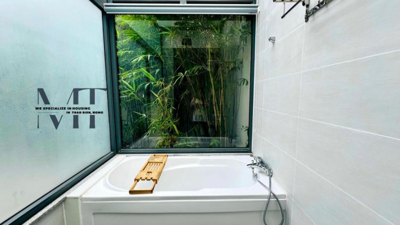 A One-Bedroom with Easy, Open Living got Yard