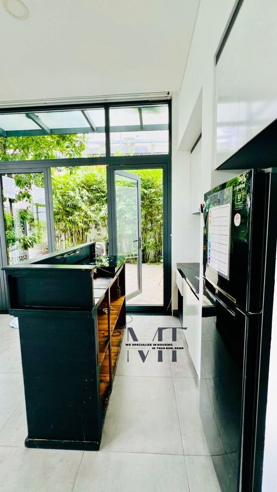 A One-Bedroom with Easy, Open Living got Yard