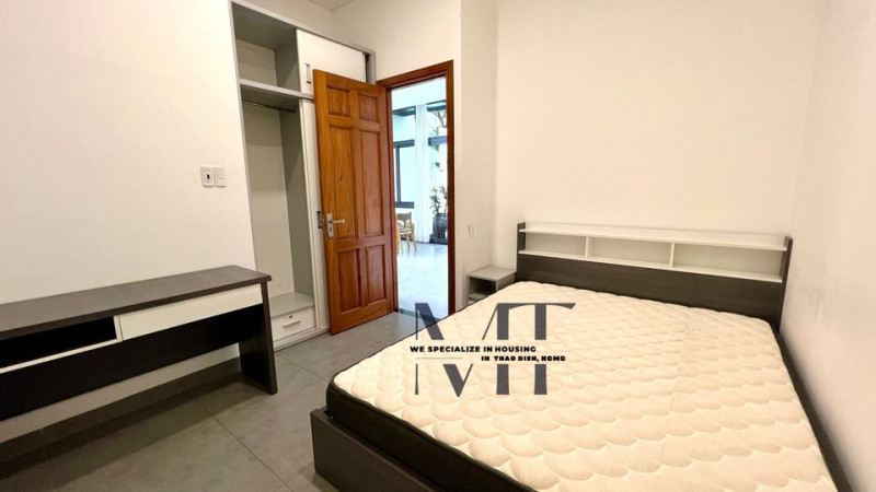 A One-Bedroom with Easy, Open Living got Yard