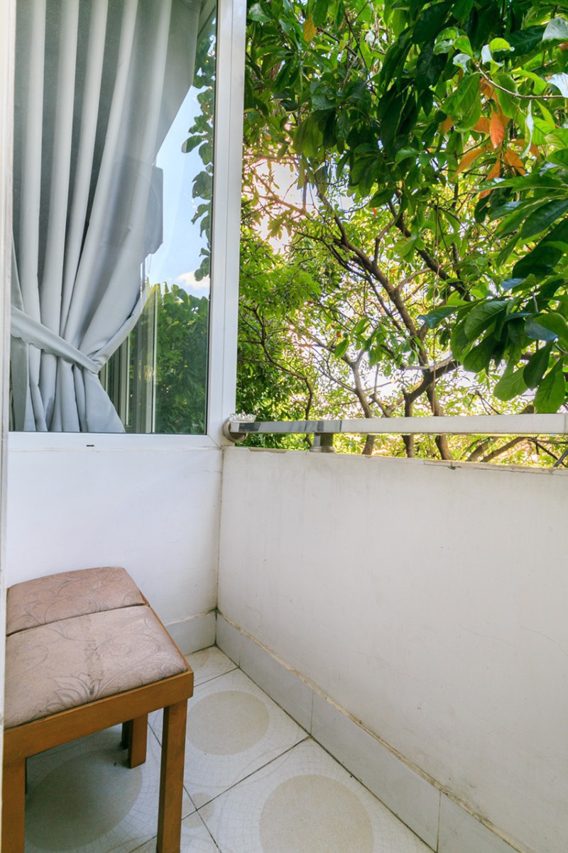 A Warm and Bright Studio Apartment