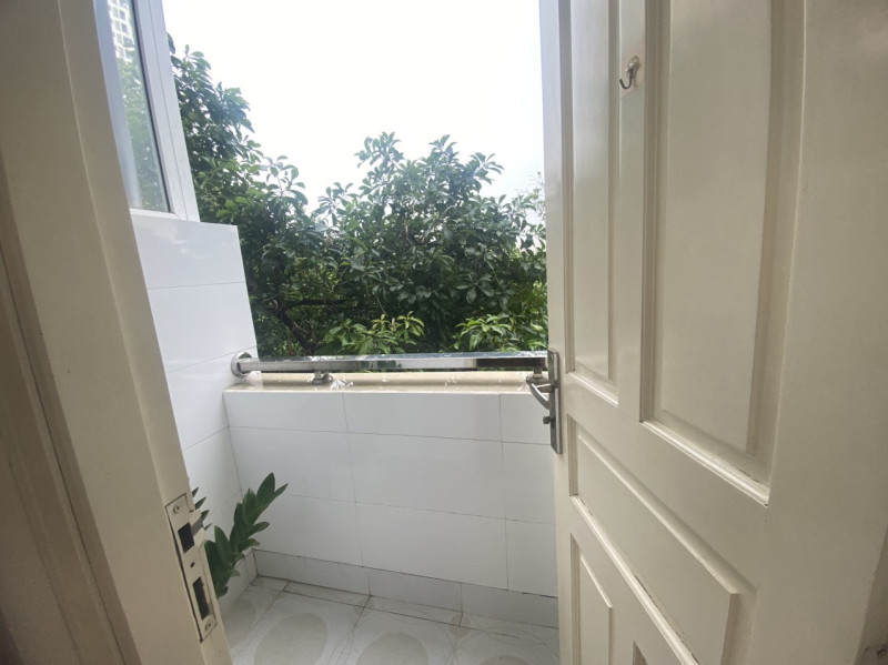 A Warm and Bright Studio Apartment