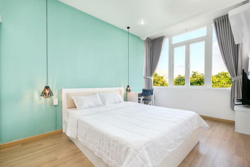 Natural Light One-Bedroom Living