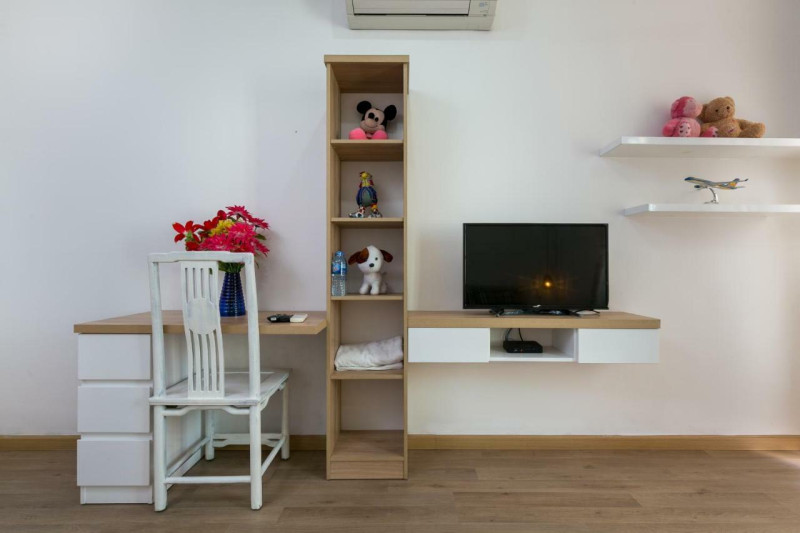 Natural Light One-Bedroom Living