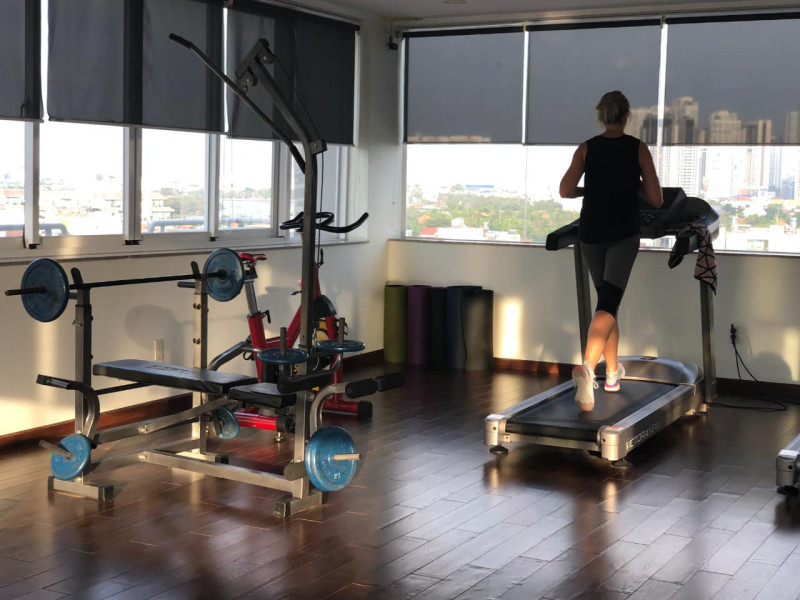 Big-Contemporary One-Bedroom Apartment