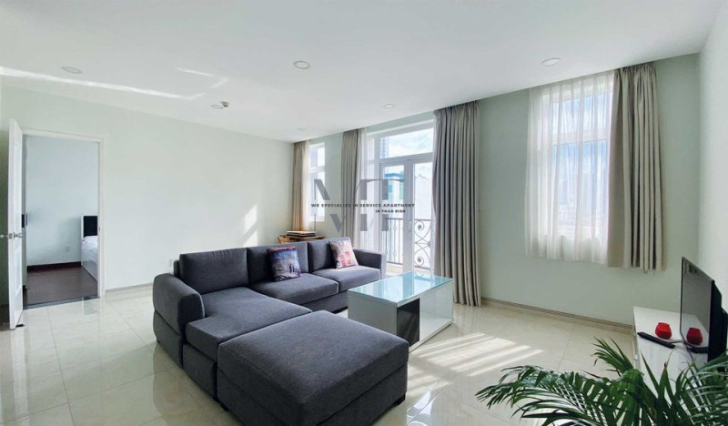 Big-Contemporary One-Bedroom Apartment