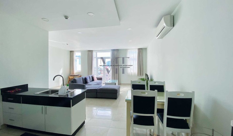 Big-Contemporary One-Bedroom Apartment