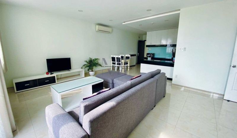 Big-Contemporary One-Bedroom Apartment