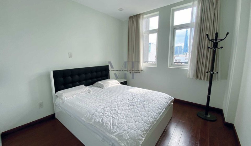 Big-Contemporary One-Bedroom Apartment