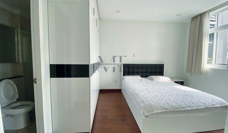 Big-Contemporary One-Bedroom Apartment