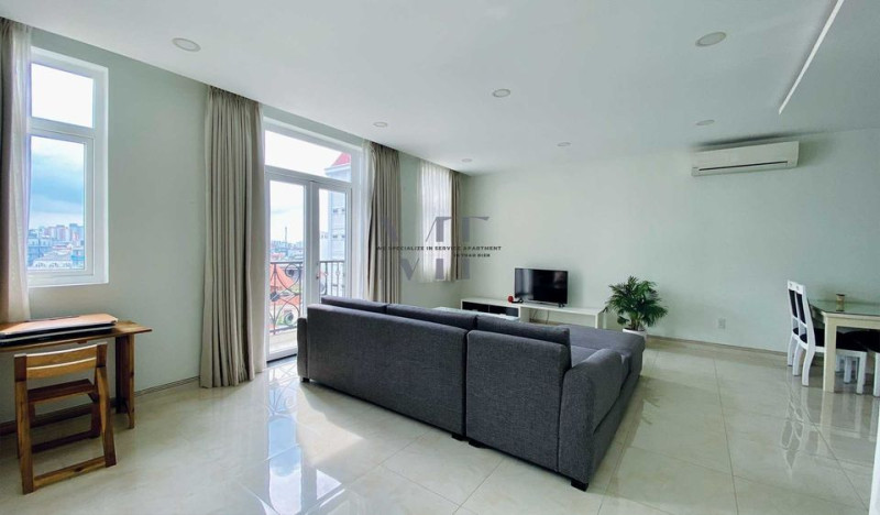 Big-Contemporary One-Bedroom Apartment