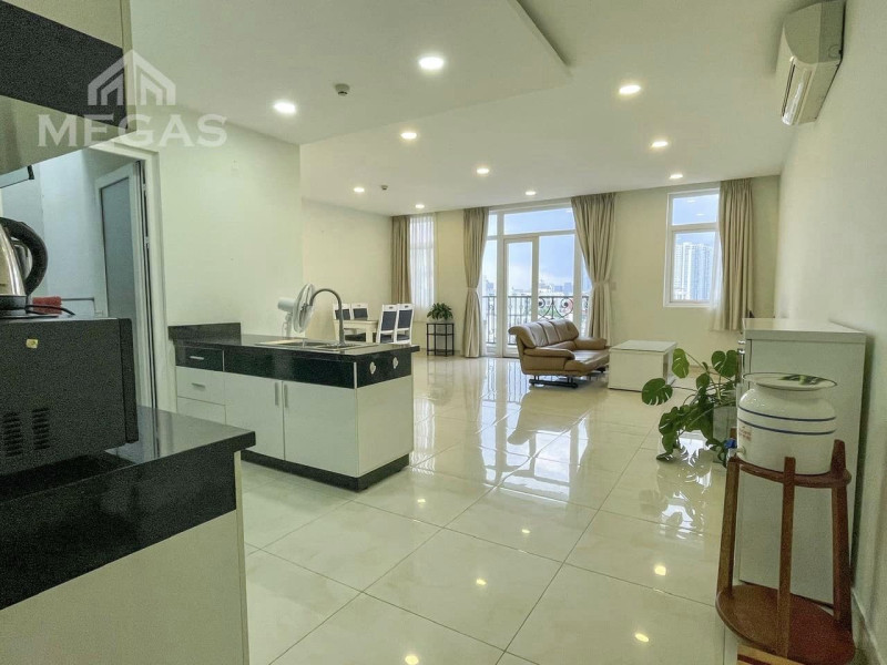 Big-Contemporary One-Bedroom Apartment