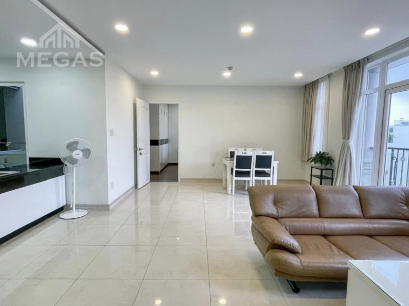 Big-Contemporary One-Bedroom Apartment