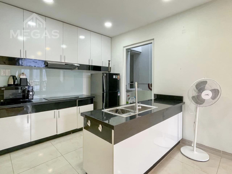 Big-Contemporary One-Bedroom Apartment