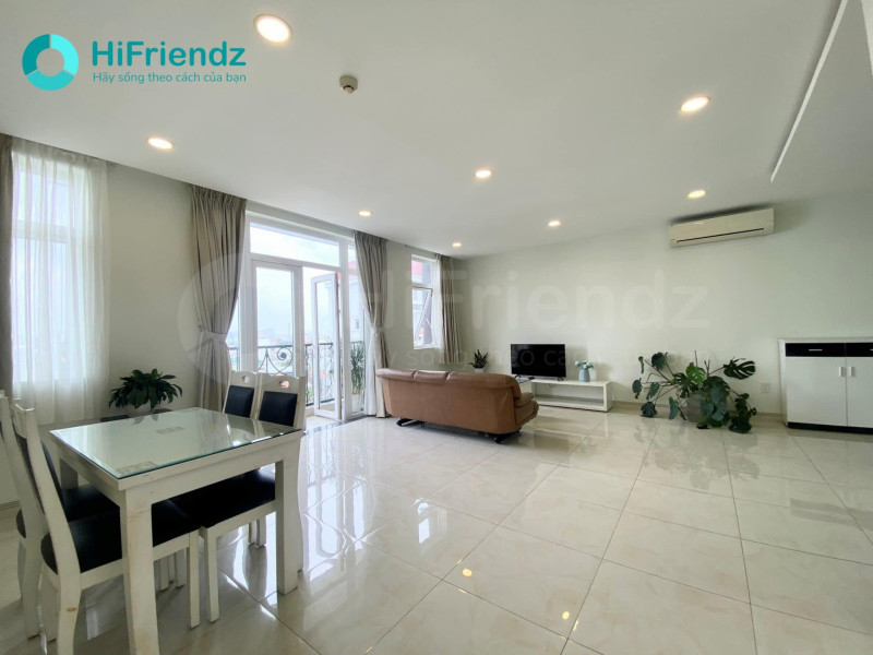 Big-Contemporary One-Bedroom Apartment