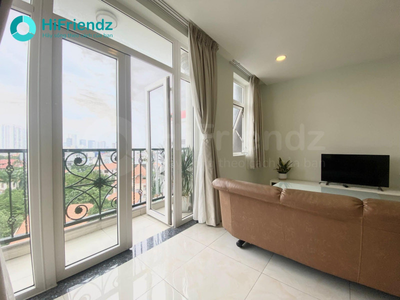 Big-Contemporary One-Bedroom Apartment