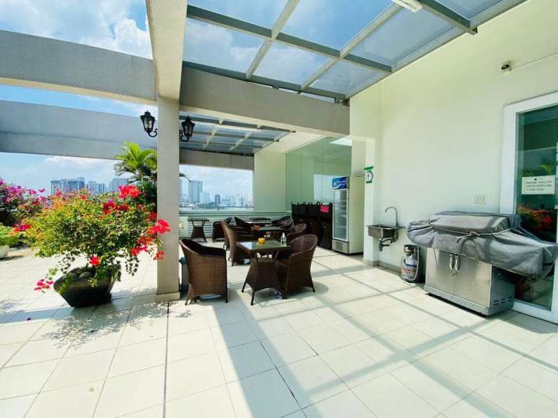 Big-Contemporary One-Bedroom Apartment