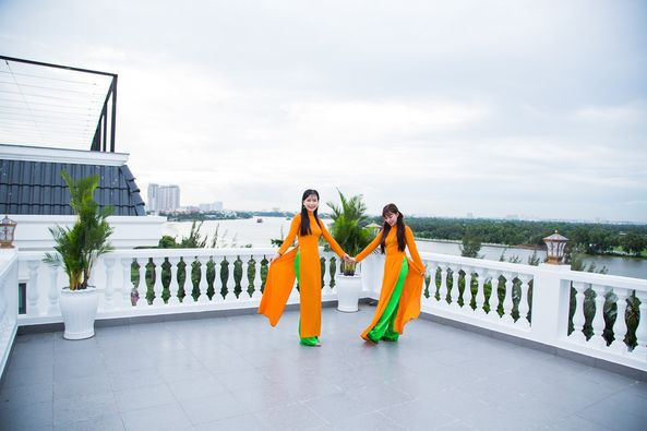 A Lovely Corner One-Bedroom Home