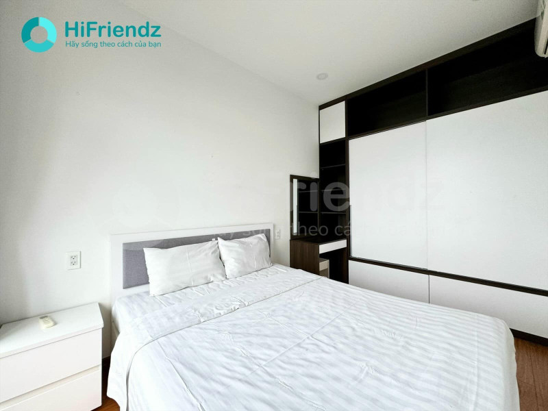 A Tasteful One-Bedroom Apartment-River view