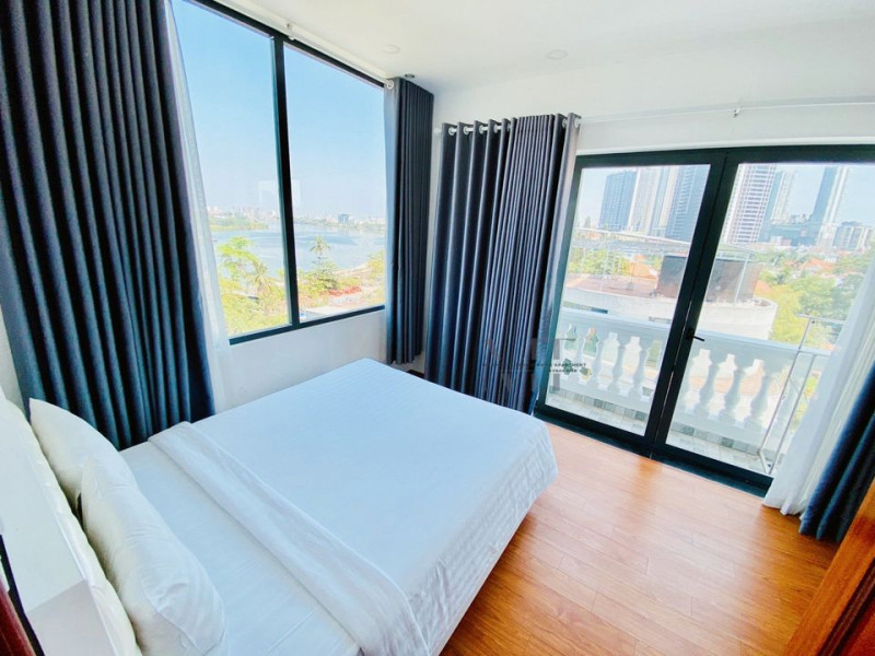 One-Bedroom Living with Clean Design-River view