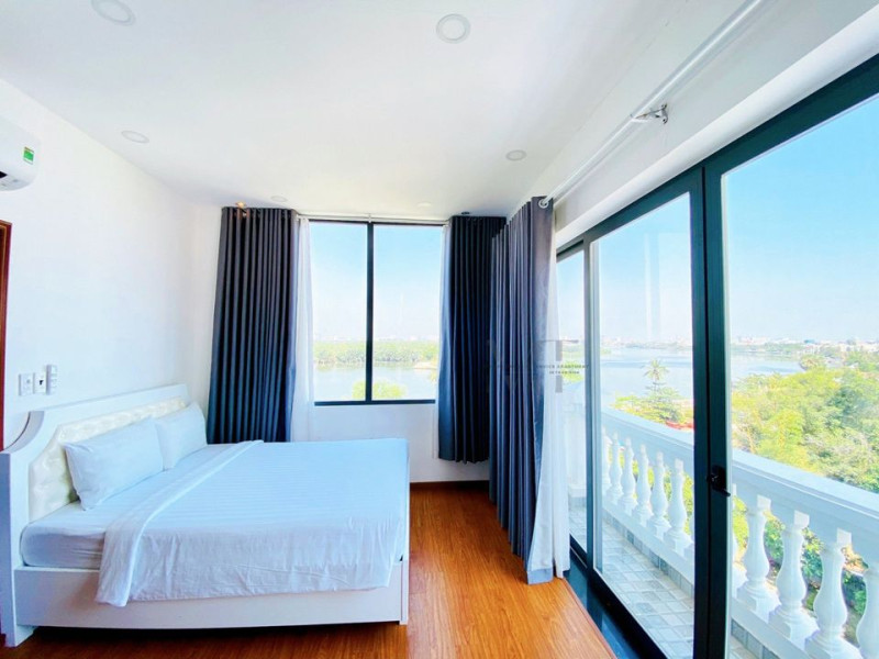 One-Bedroom Living with Clean Design-River view