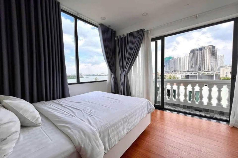 One-Bedroom Living with Clean Design-River view