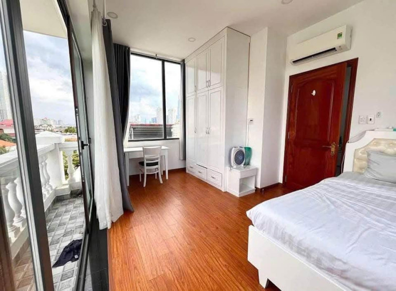 One-Bedroom Living with Clean Design-River view