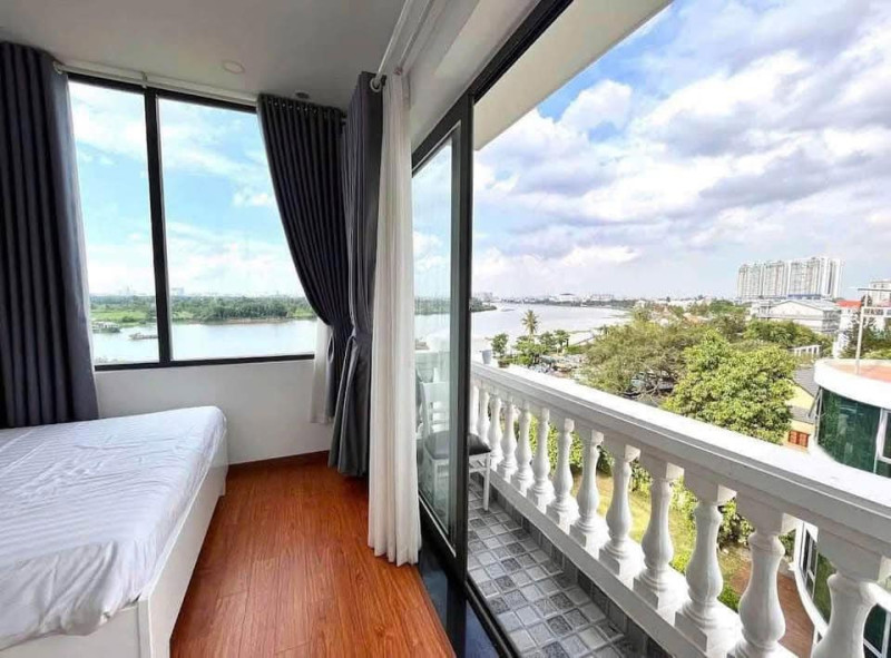 One-Bedroom Living with Clean Design-River view