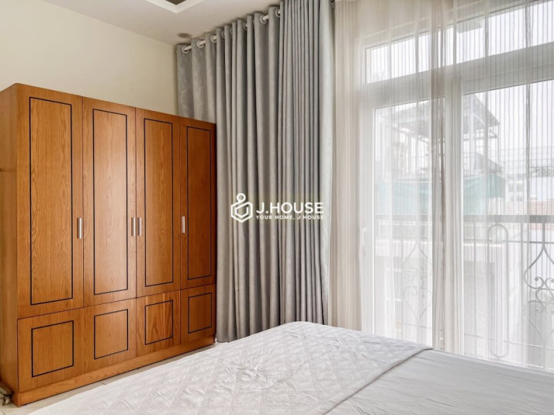 Big-A Softly Lit One-Bedroom Apartment