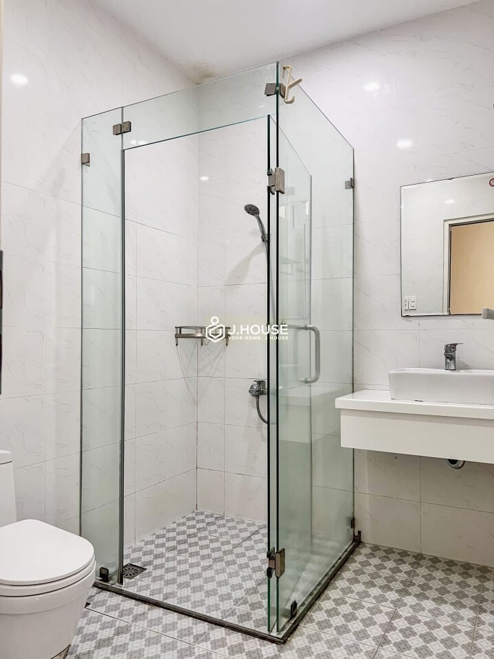 Big-A Softly Lit One-Bedroom Apartment