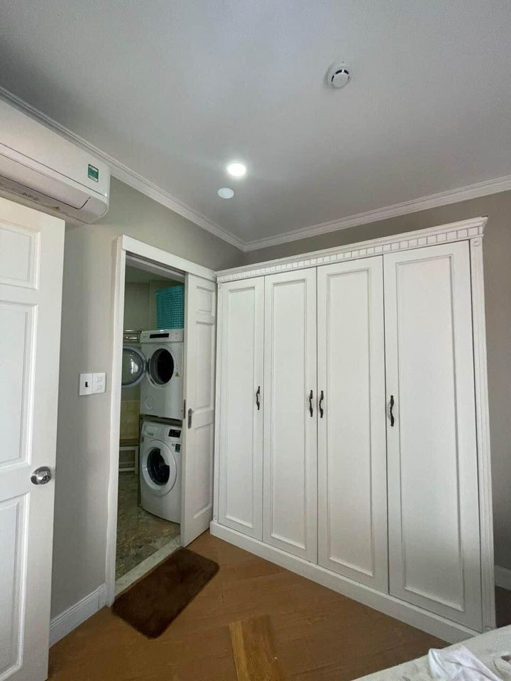 One-Bedroom Apartment with Soft, Modern Touches