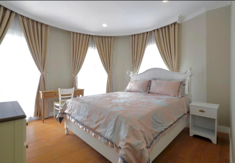 A Bright & Cozy One-Bedroom Apartment