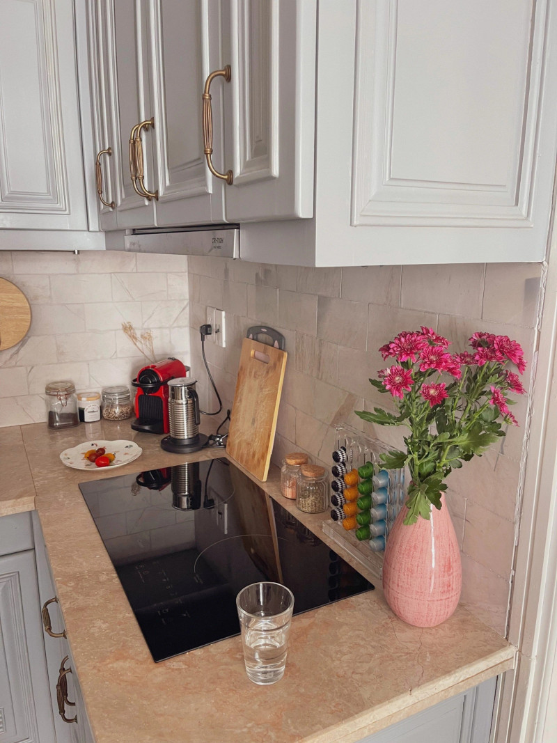 A Bright & Cozy One-Bedroom Apartment