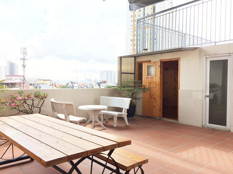 A Calm One-Bedroom Away from the Noise